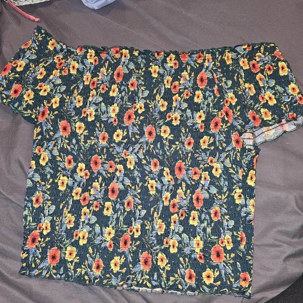 Rue 21 crop top in size XL